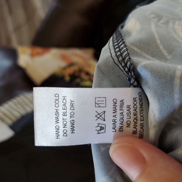 Doe & Rae blue abstract floral halter tank L - Picture 11 of 12